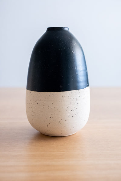 Limited Vase in Onyx